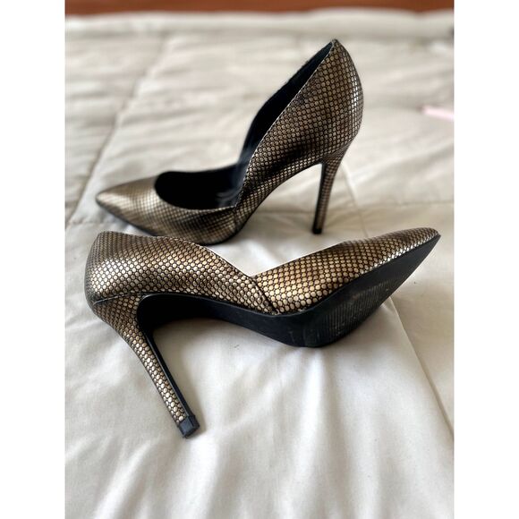 GOLDEN PUMPS HIGH HEELS METALLIC CHARLES BY CHARLES SIZE 6.5 LIKE NEW - Picture 1 of 8